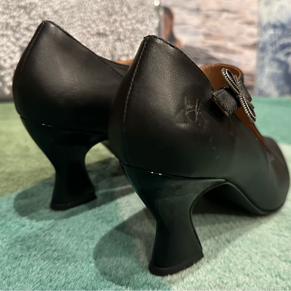Fluevog LIKE NEW Poser Darla black asymmetrical buckle heel w/ side cutout - 8 - Picture 4 of 16